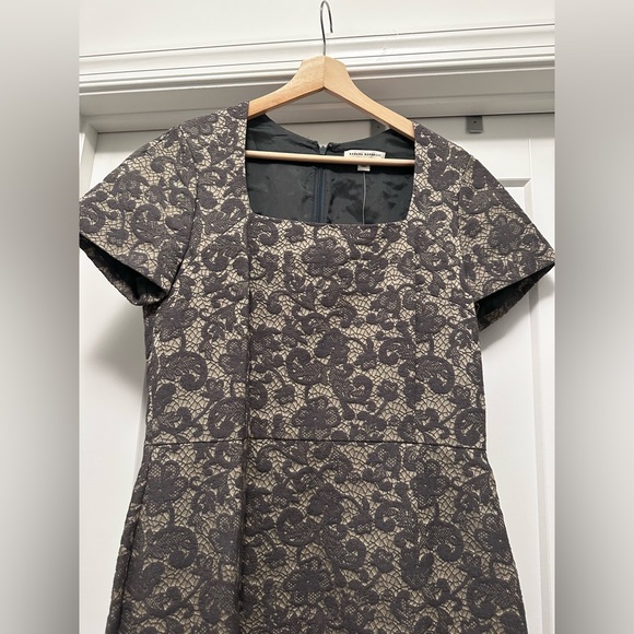 NWT! Gray BANANA REPUBLIC Lace Dress - Size 12 - Picture 3 of 6